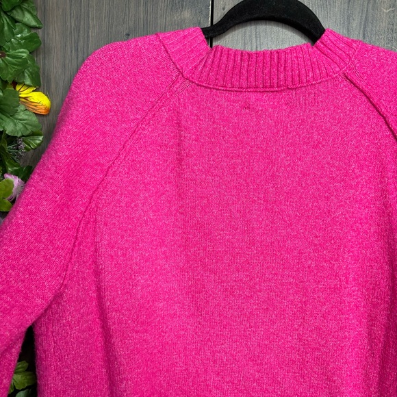 b💙2/$40💙Yummy Sweater Co Vibrant Pink V Neck Pullover Sweater Size M - Picture 10 of 16